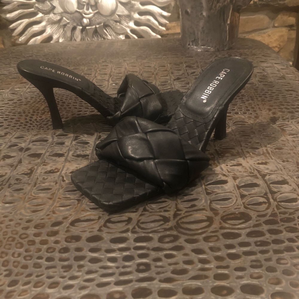 NEW!! Cape Robbin Heels!!